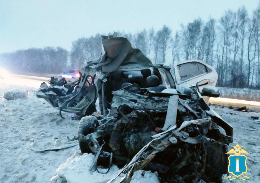 В Ульяновске Chevrolet выехал на встречную полосу и столкнулся с грузовиком. Погибли 5 человек