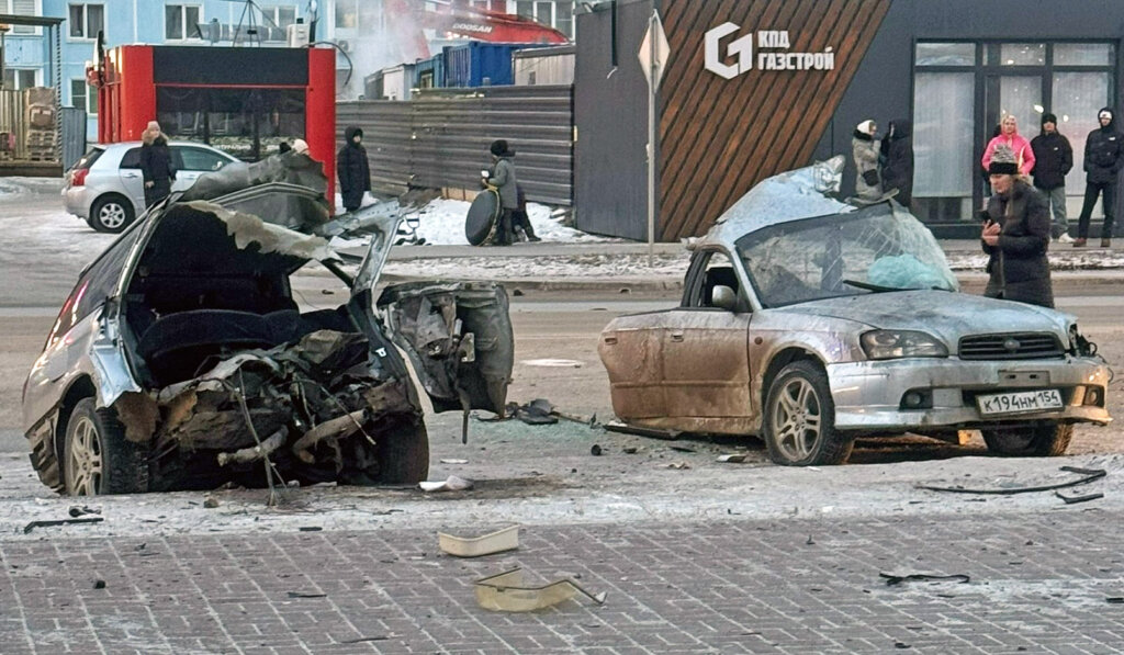 Subaru разорвало на части в результате ДТП в Новосибирске: погибли два пассажира