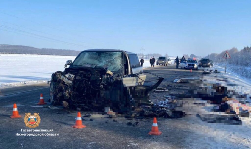 Видеорегистратор запечатлел момент лобового столкновения автомобилей в Нижегородской области