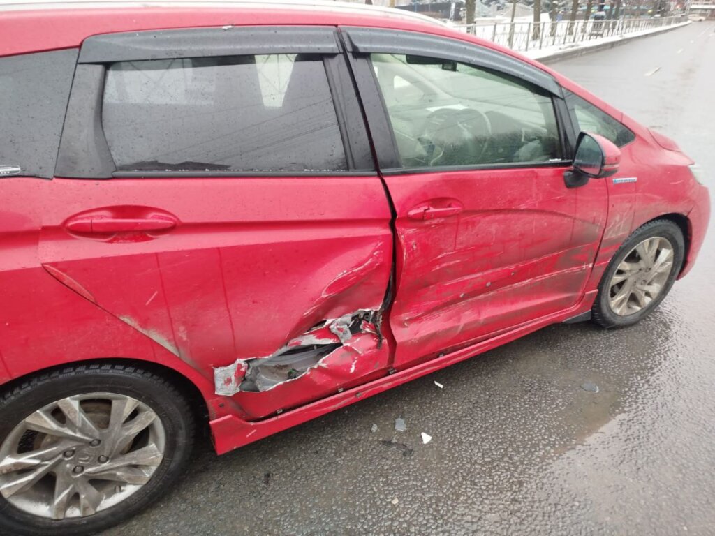 Авария в Санкт-Петербурге: водитель каршерингового автомобиля пытался повернуть налево