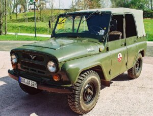 1024px-Uaz-469-1.jpg