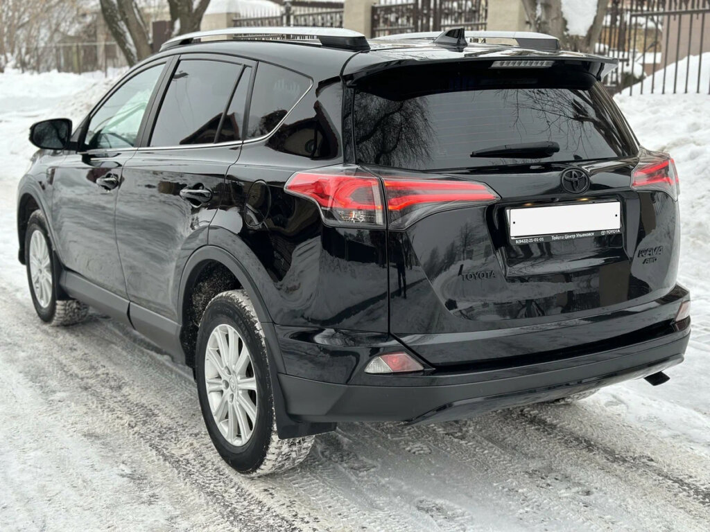 &#171;Надёжен, как автомат Калашникова&#187;: отзыв об автомобиле Toyota RAV4