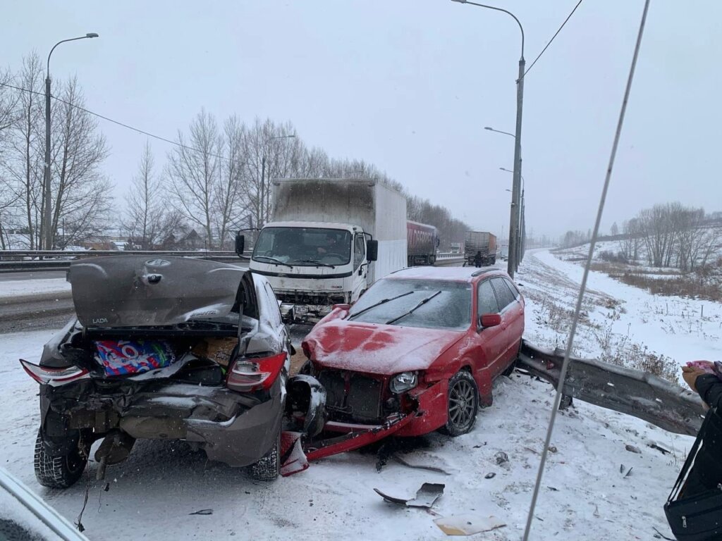 В объектив видеорегистратора попал момент массового ДТП на трассе &#171;Сибирь&#187;