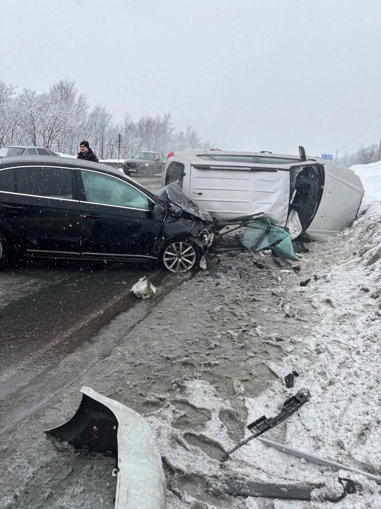 &#171;Не справилась с управлением при обгоне&#187;: женщина и младенец пострадали в ДТП под Мурманском