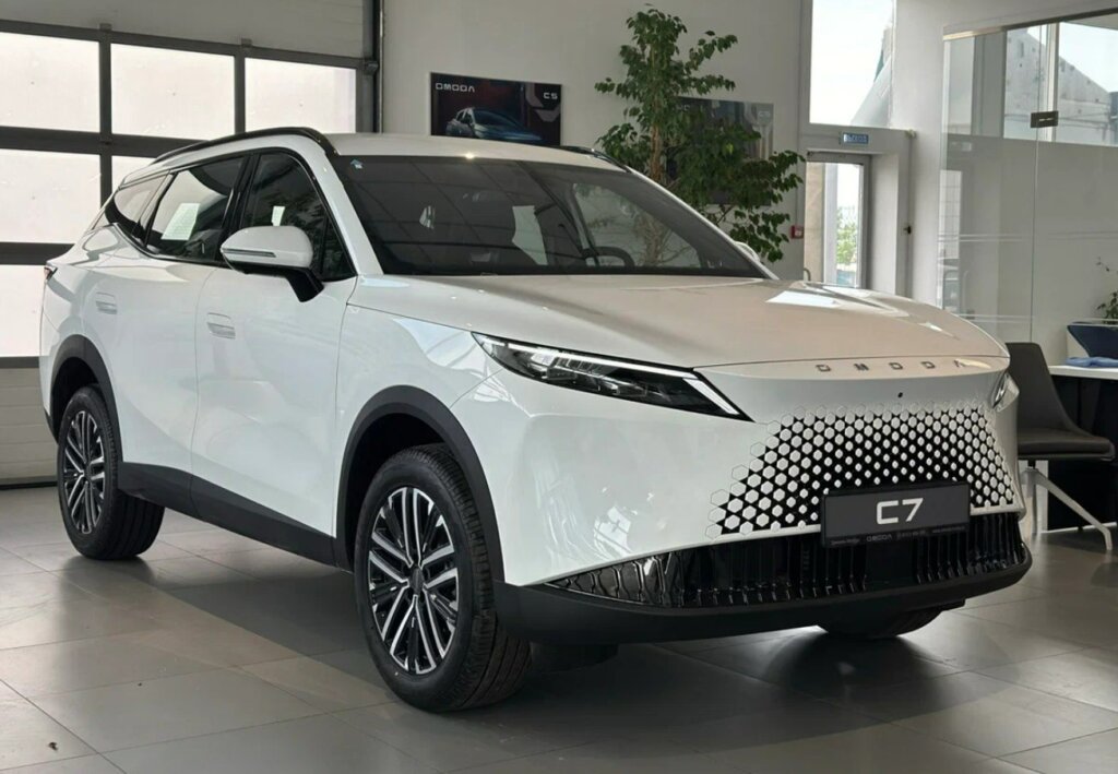 В России стартуют продажи Omoda C7: объявлены цены на новый кроссовер
