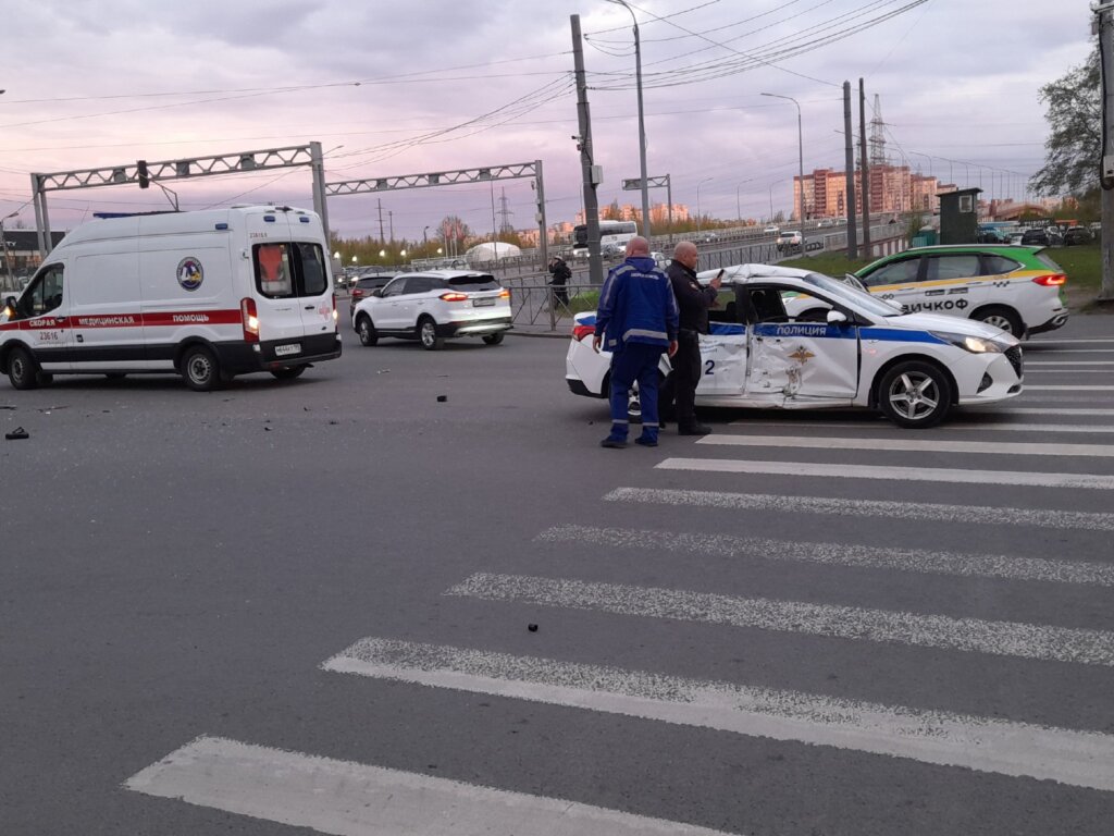 Полицейский и мотоциклист погибли в результате ДТП в Петербурге
