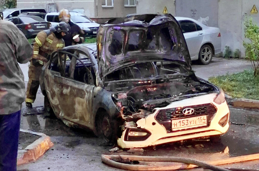 &#171;Приехал на вызов&#187;: такси взорвалось прямо на ходу в одном из дворов Новосибирска