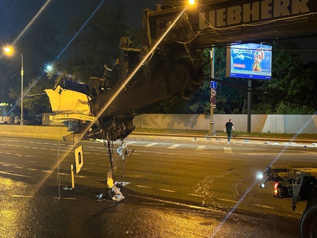 У скорой помощи срезало крышу в результате ДТП на Каширском шоссе