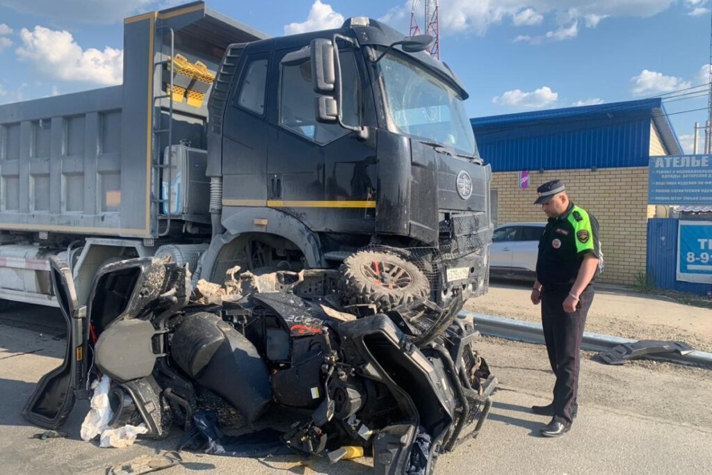 «Не заметил знак»: на Урале грузовой автомобиль раздавил квадроцкил