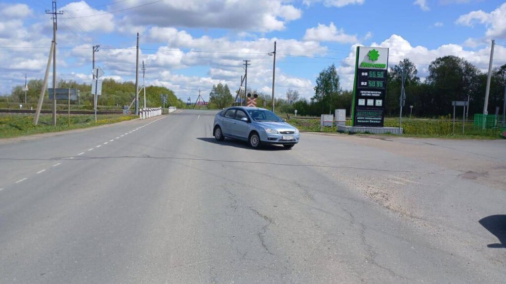 В объектив камеры попал момент столкновения мотоцикла и автомобиля в Марий Эл