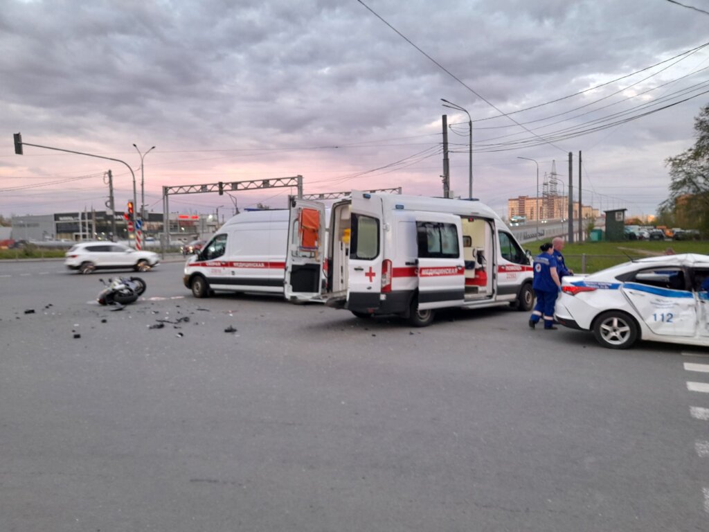 Полицейский и мотоциклист погибли в результате ДТП в Петербурге