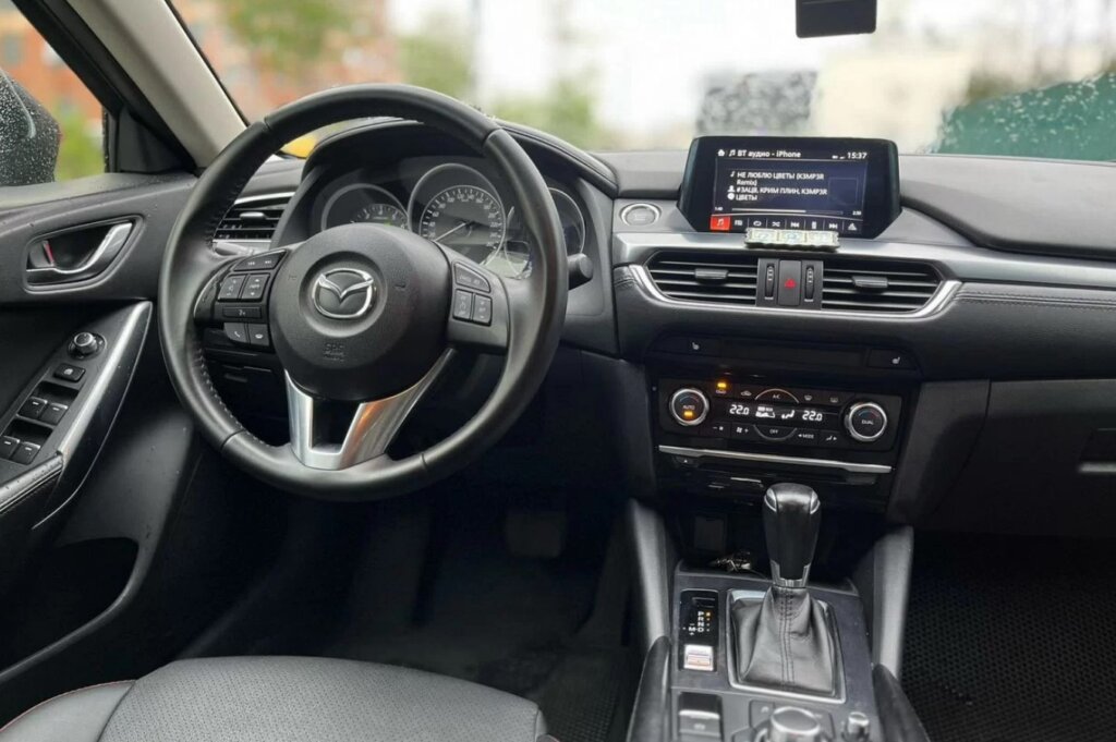 «Десять лет вместе»: отзыв владельца автомобиля Mazda 6