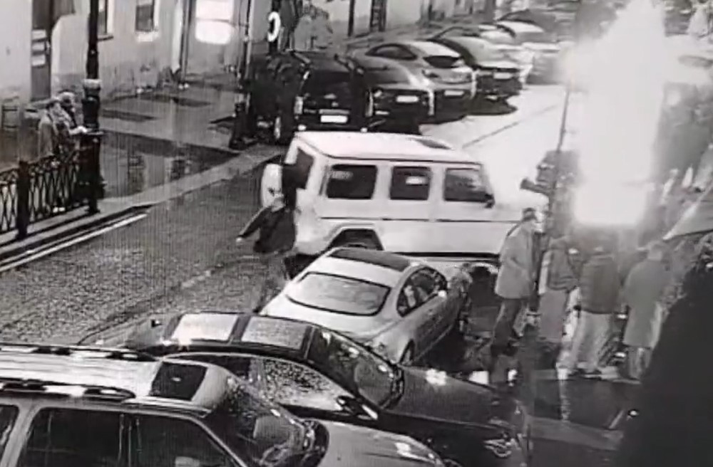 В Петербурге пьяная женщина на «Гелендвагене» въехала в толпу пешеходов