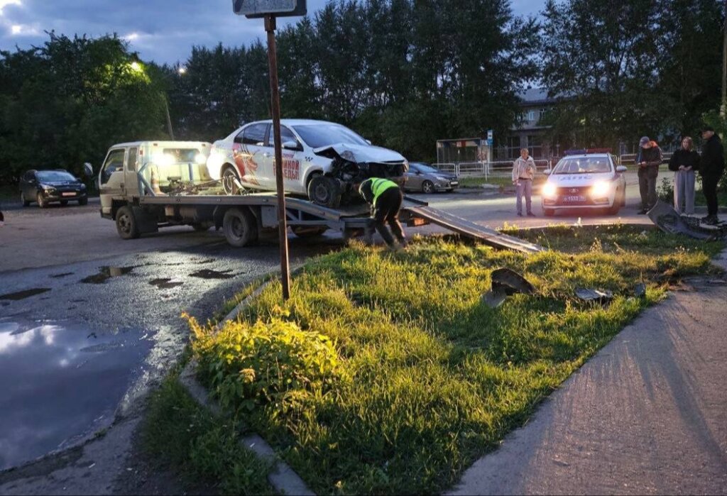 В Челябинской области пьяная таксистка врезалась в шаурмичную