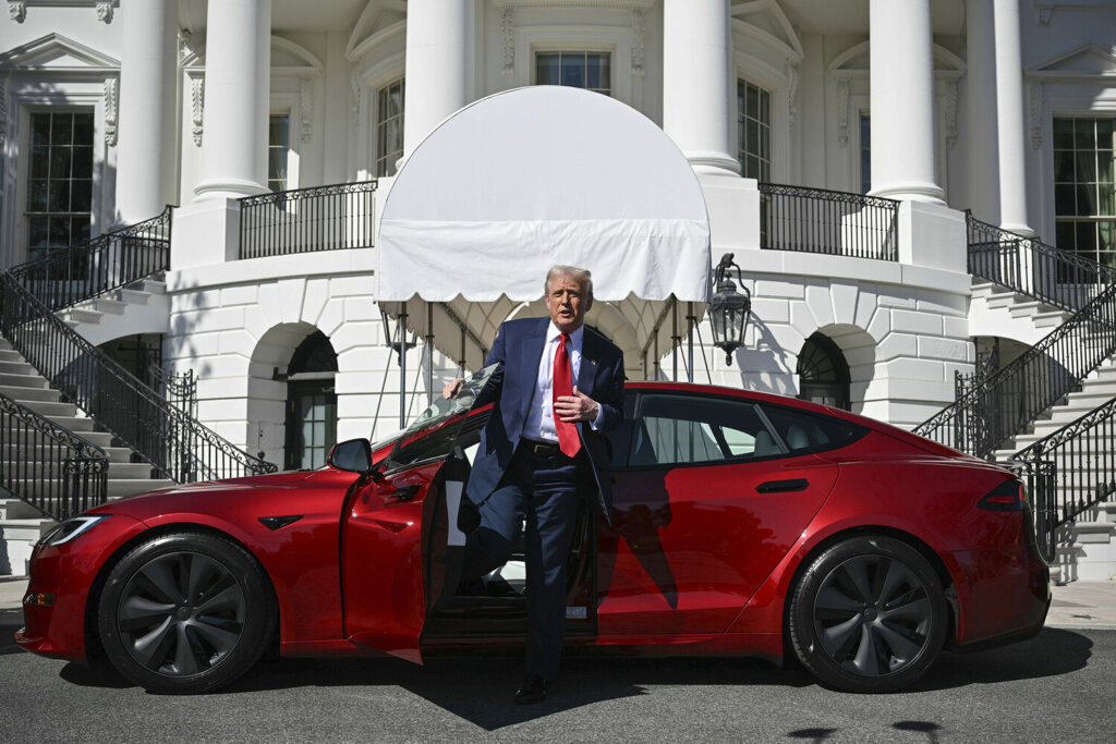 Трамп избавится от электромобиля Tesla из-за конфликта с Илоном Маском