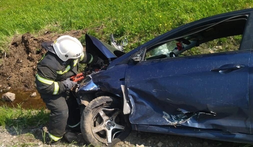 Уснул за рулем? Два автомобиля столкнулись на трассе в Карелии