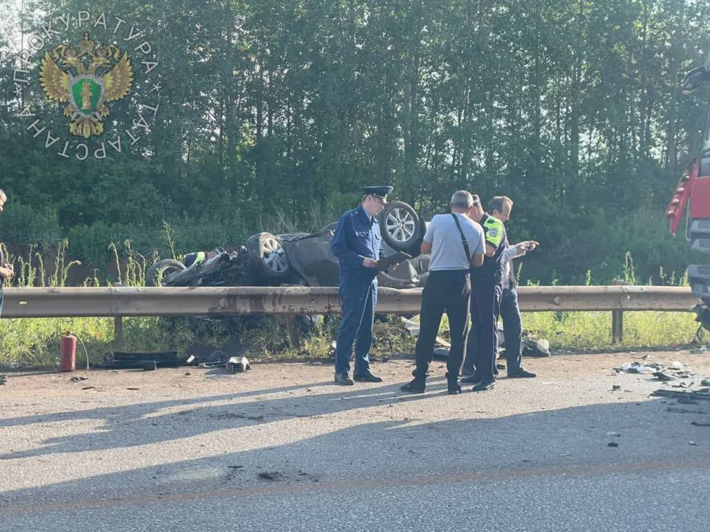 Видеорегистратор запечатлел момент ДТП на трассе М-7 в Татарстане