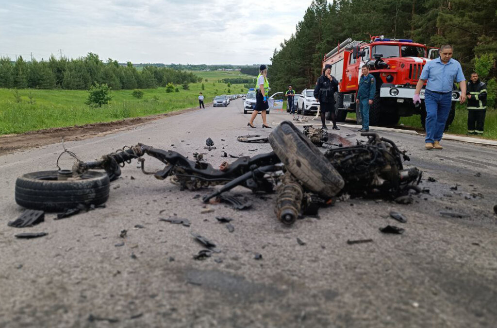 «Стрелка застыла на отметке 130 км/ч»: видеорегистратор запечатлел последние секунды жизни людей в Чувашии