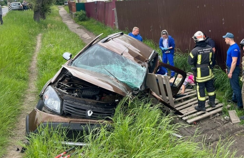 В объектив видеорегистратора попал момент массового ДТП во Владимире
