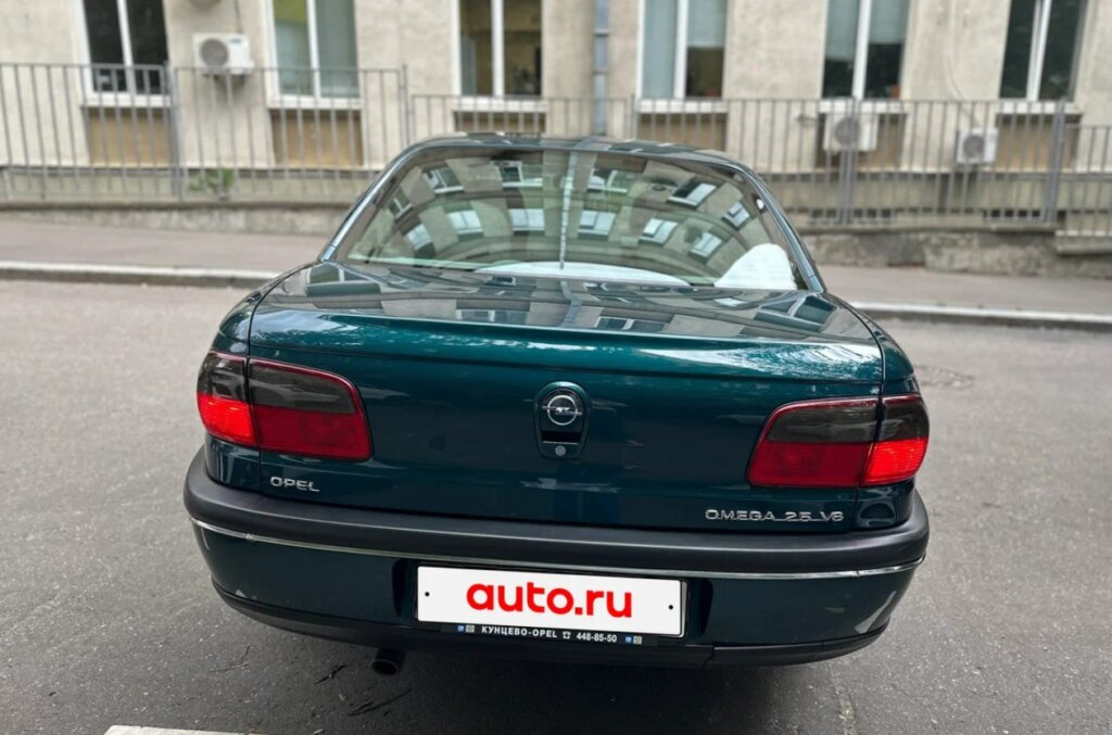 Уникальный Opel Omega 1998 года выставлен на продажу за 2 миллиона рублей