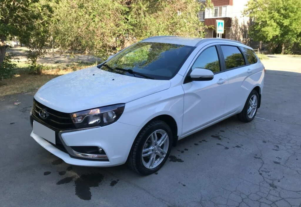 &#171;Идеальная семейная машина&#187;: отзыв владелицы Lada Vesta 2018