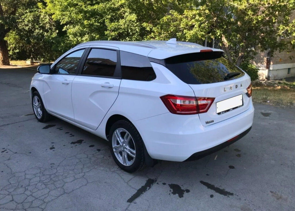 &#171;Идеальная семейная машина&#187;: отзыв владелицы Lada Vesta 2018