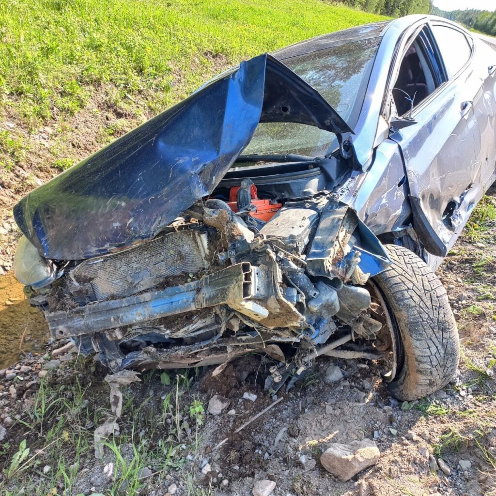 Уснул за рулем? Два автомобиля столкнулись на трассе в Карелии