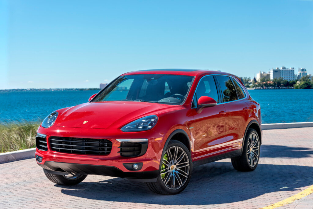 Porsche может обанкротиться: прибыль компании за год упала почти в два раза