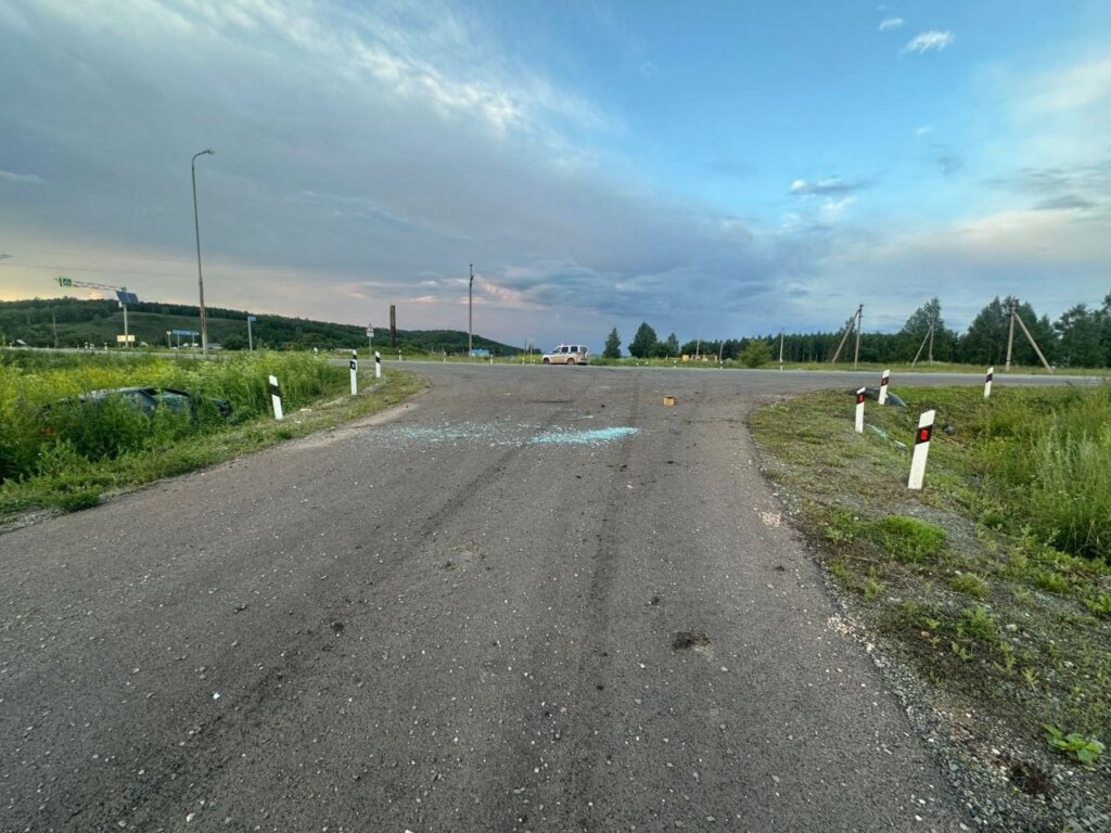 Неудачный обгон: автомобиль вылетел в кювет и перевернулся в Оренбургской области
