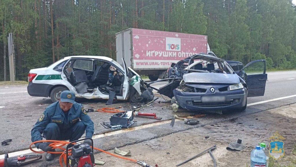 Необдуманный маневр привел к гибели 4 человек на трассе в Костромской области