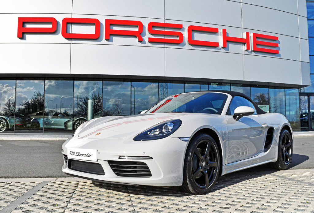 Porsche может обанкротиться: прибыль компании за год упала почти в два раза