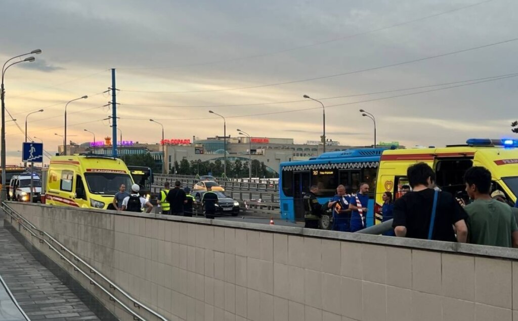Авария с двумя электробусами произошла в Москве: 14 пострадавших