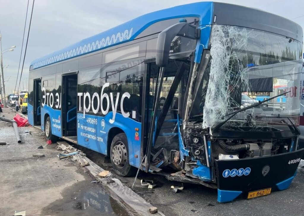Авария с двумя электробусами произошла в Москве: 14 пострадавших
