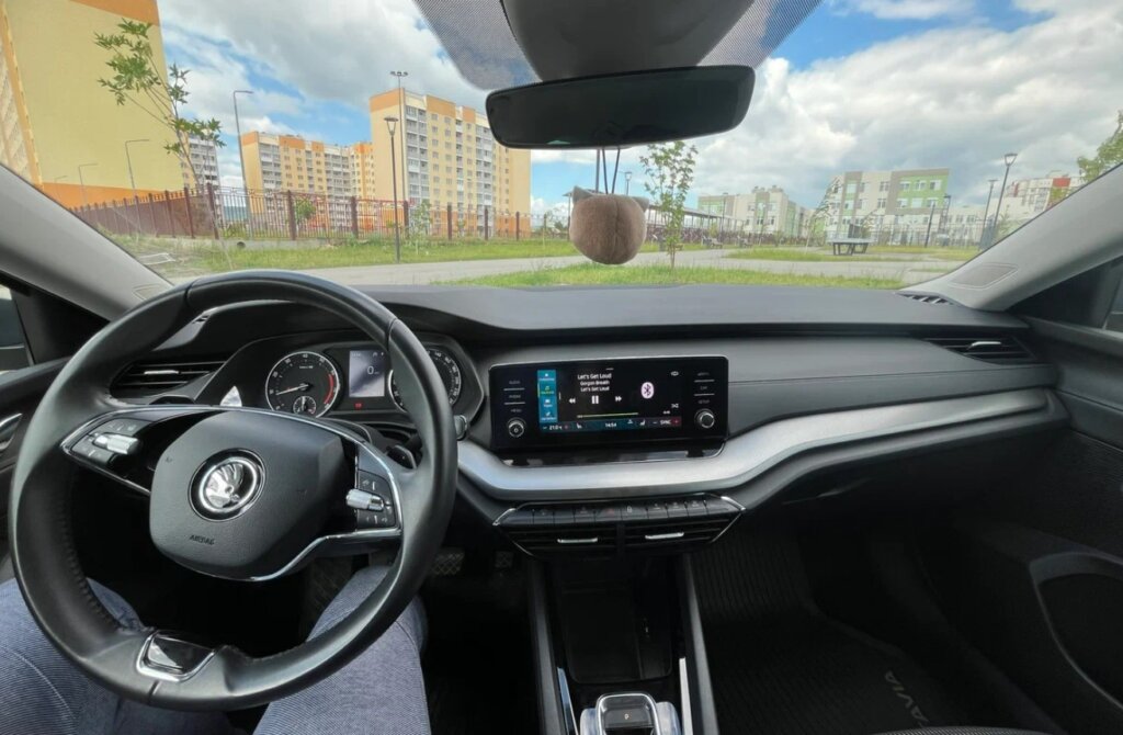 Skoda Octavia IV: названы недостатки и преимущества популярного лифтбэка