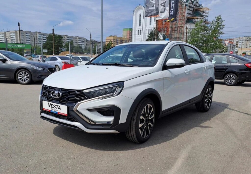 Стало известно, сколько зарплат потребуется россиянину для покупки автомобиля Lada Vesta