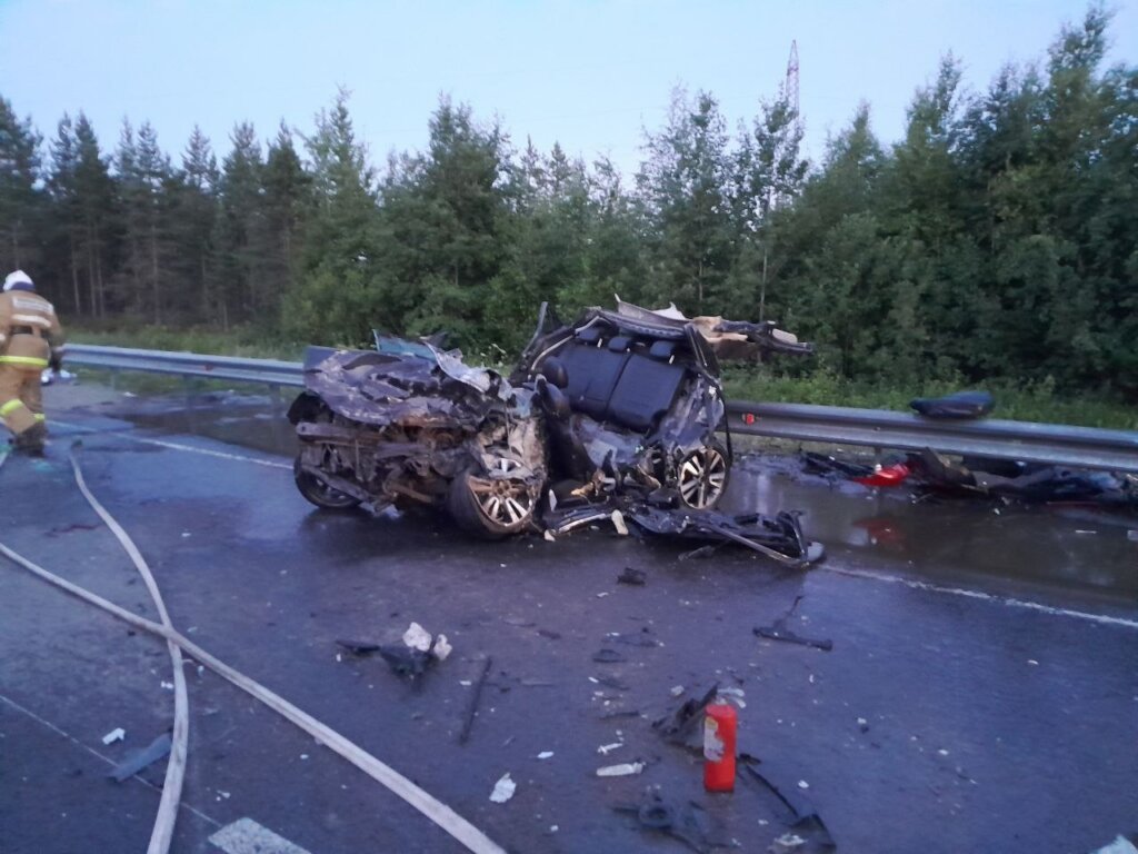 Момент ДТП под Северодвинском: «Лада» выехала на встречную и столкнулась с двумя автомобилями