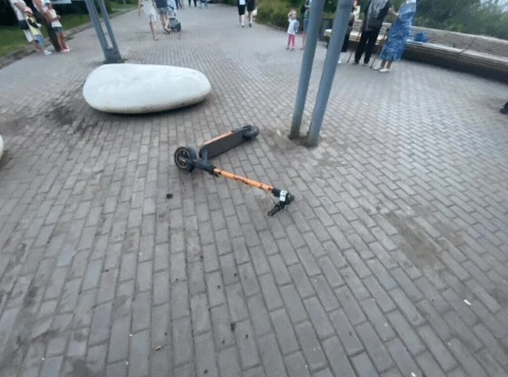 В Татарстане подросток разбился на электросамокате, врезавшись в столб