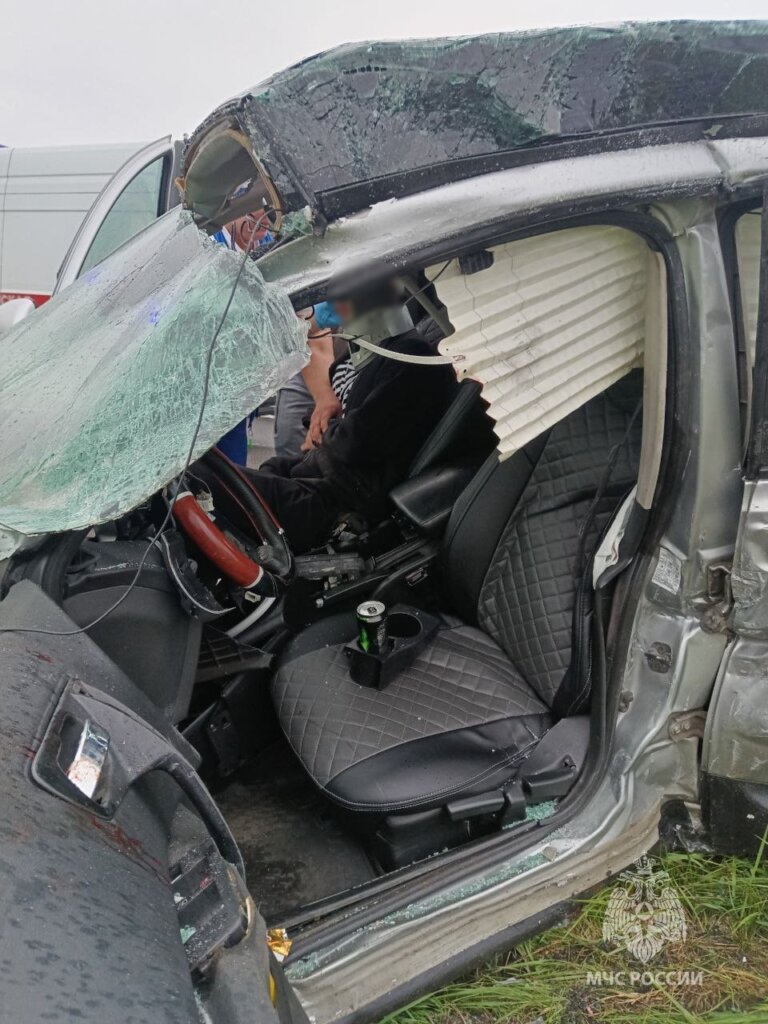 ДТП в Калининградской области: водитель автомобиля при выезде со второстепенной не пропустил автобус