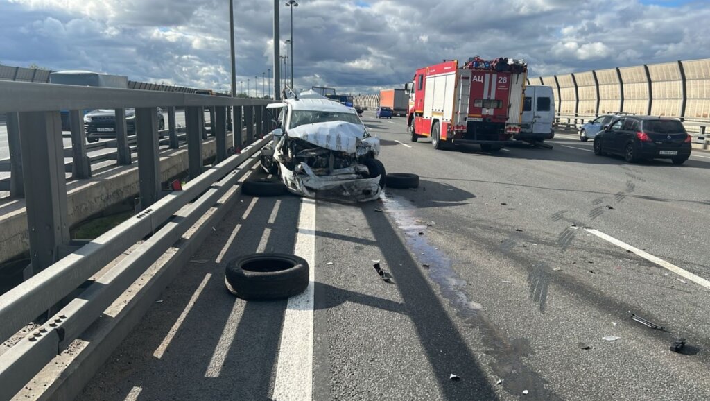 Видеорегистратор запечатлел момент тройного ДТП на КАД