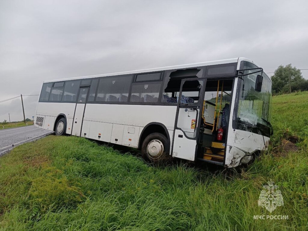 ДТП в Калининградской области: водитель автомобиля при выезде со второстепенной не пропустил автобус