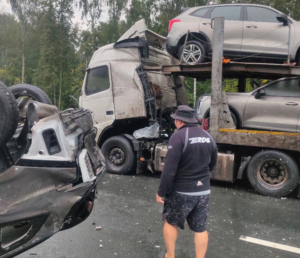 Цистерна с углекислотой взорвалась в результате ДТП на трассе М-12
