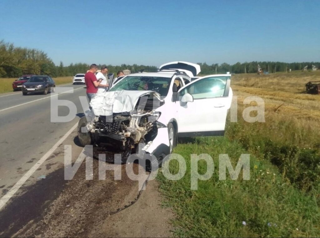 «Ладу» разорвало на части в результате ДТП в Татарстане