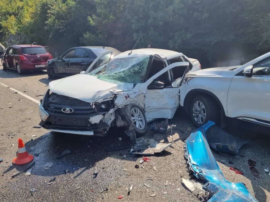 Видеорегистратор запечатлел момент массового ДТП на трассе Джубга &#8212; Сочи
