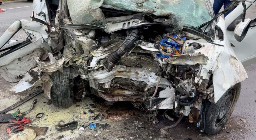 Два автомобиля лоб в лоб столкнулись на трассе М-5 в Пензенской области: погибли 6 человек