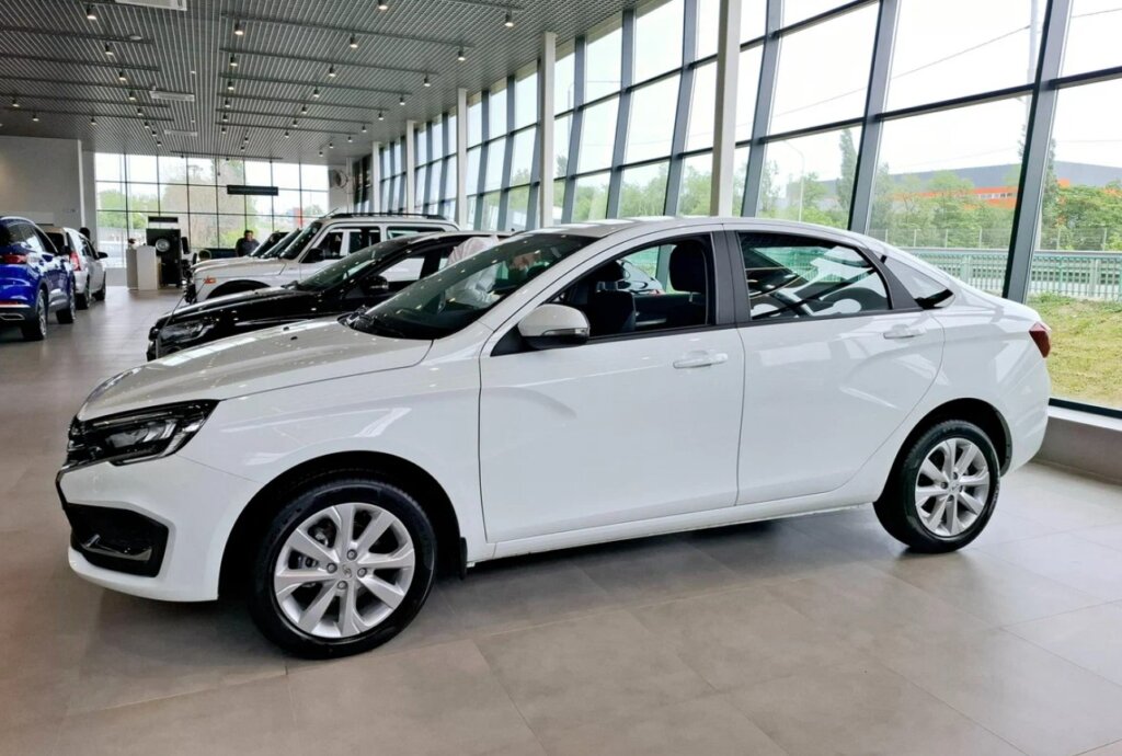 «Буквально разваливается на глазах»: отзыв владельца автомобиля Lada Vesta 2025