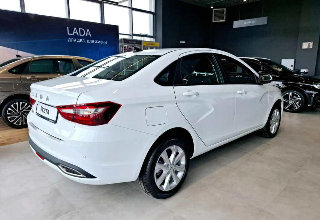 «Буквально разваливается на глазах»: отзыв владельца автомобиля Lada Vesta 2025