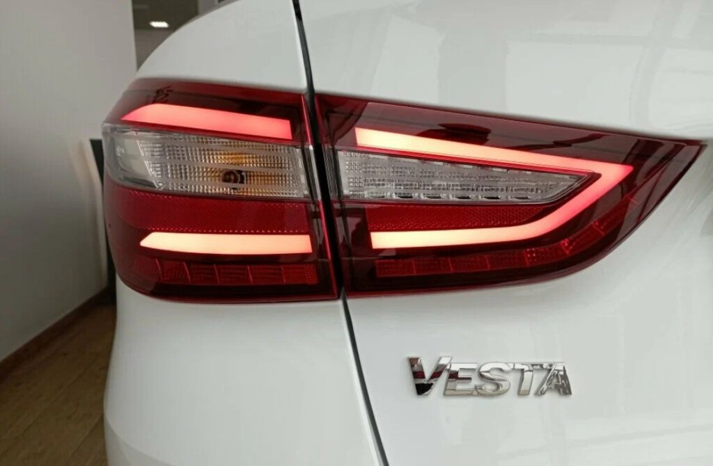 «Буквально разваливается на глазах»: отзыв владельца автомобиля Lada Vesta 2025