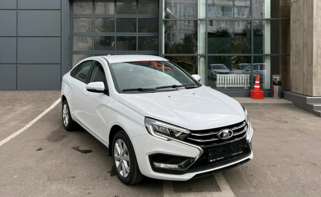 «Буквально разваливается на глазах»: отзыв владельца автомобиля Lada Vesta 2025