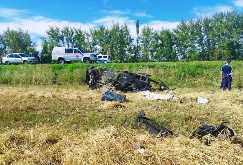 «Ладу» разорвало на части в результате ДТП в Татарстане