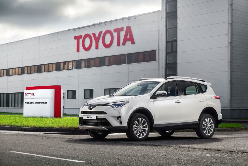 Toyota рассказала, вернется ли компания в ближайшее время на российский рынок